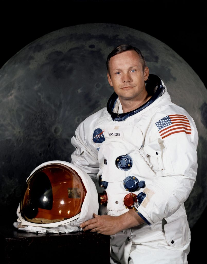 Neil_Armstrong_pose